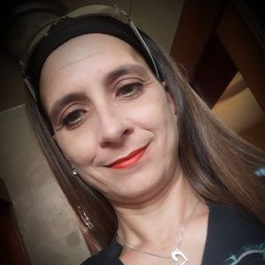 Meet your Posher, Elaine